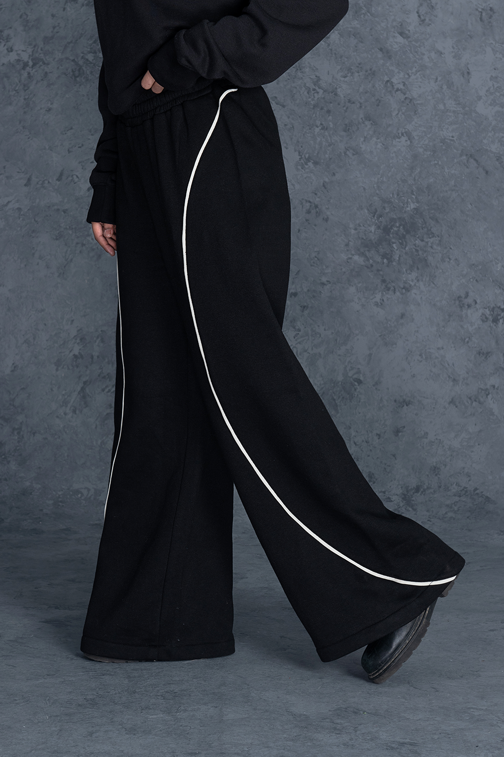 Mono Line Pants Female
